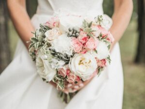 Winter Wedding Attire: The Ultimate Guide to Staying Stylish and Warm