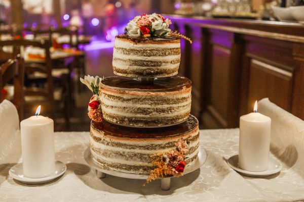 wedding cake delivery and setup tips