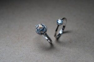 Bezel vs Prong Setting: Which Is Better for an Engagement Ring?