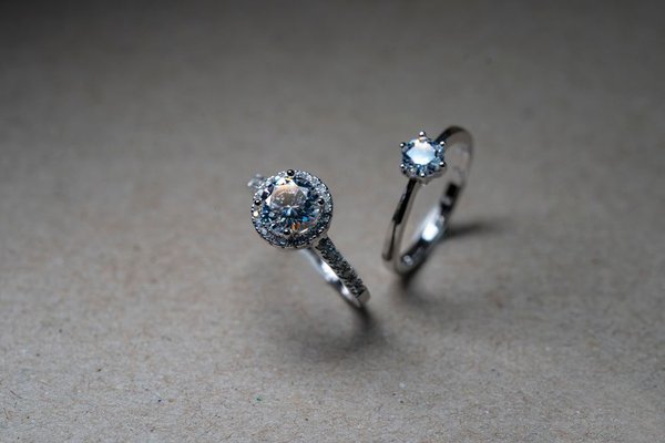 bezel vs prong setting