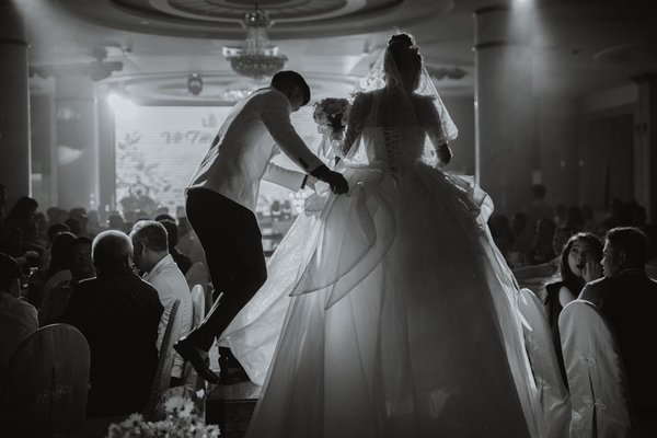 wedding dress bustle types